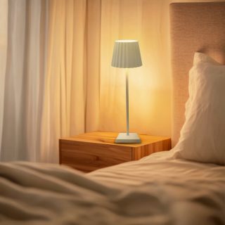 Lampara Led de sobremesa White Courtin - N